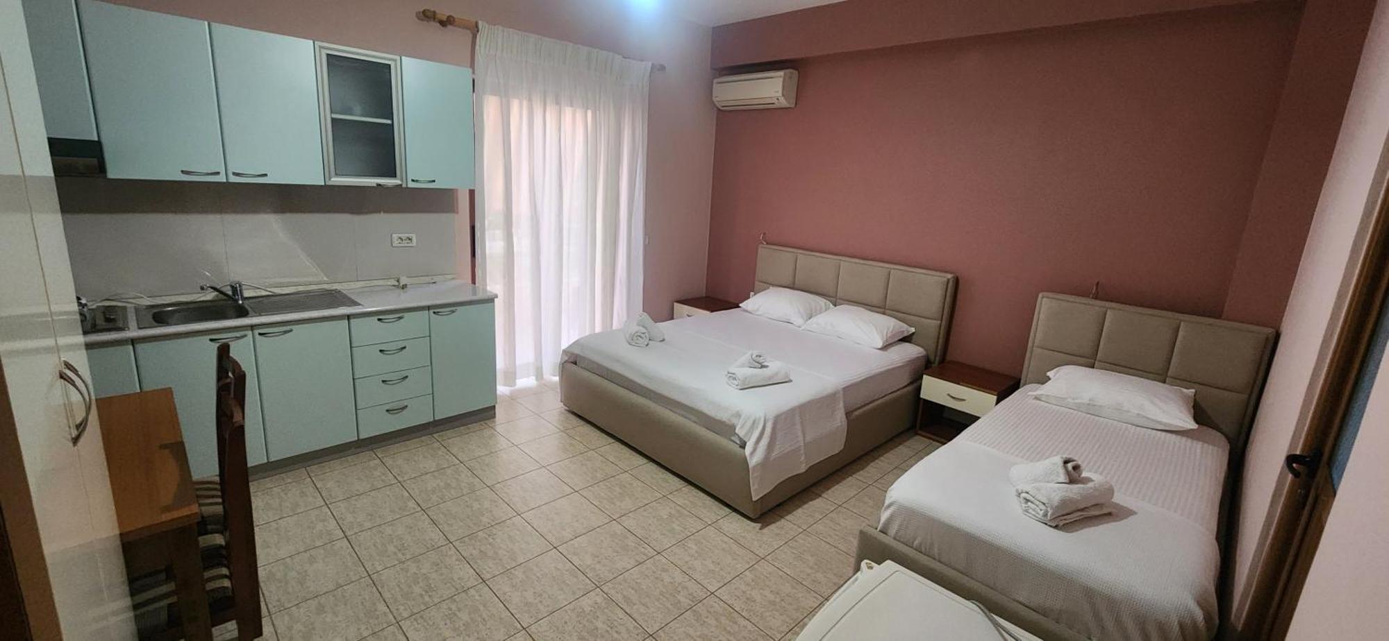 Hotel Vila Danedi Ксамил Экстерьер фото