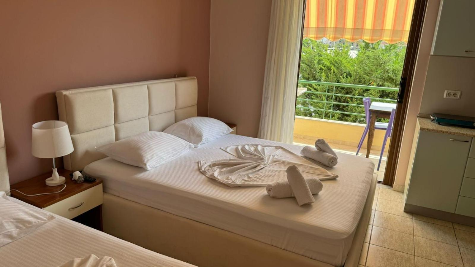 Hotel Vila Danedi Ксамил Экстерьер фото