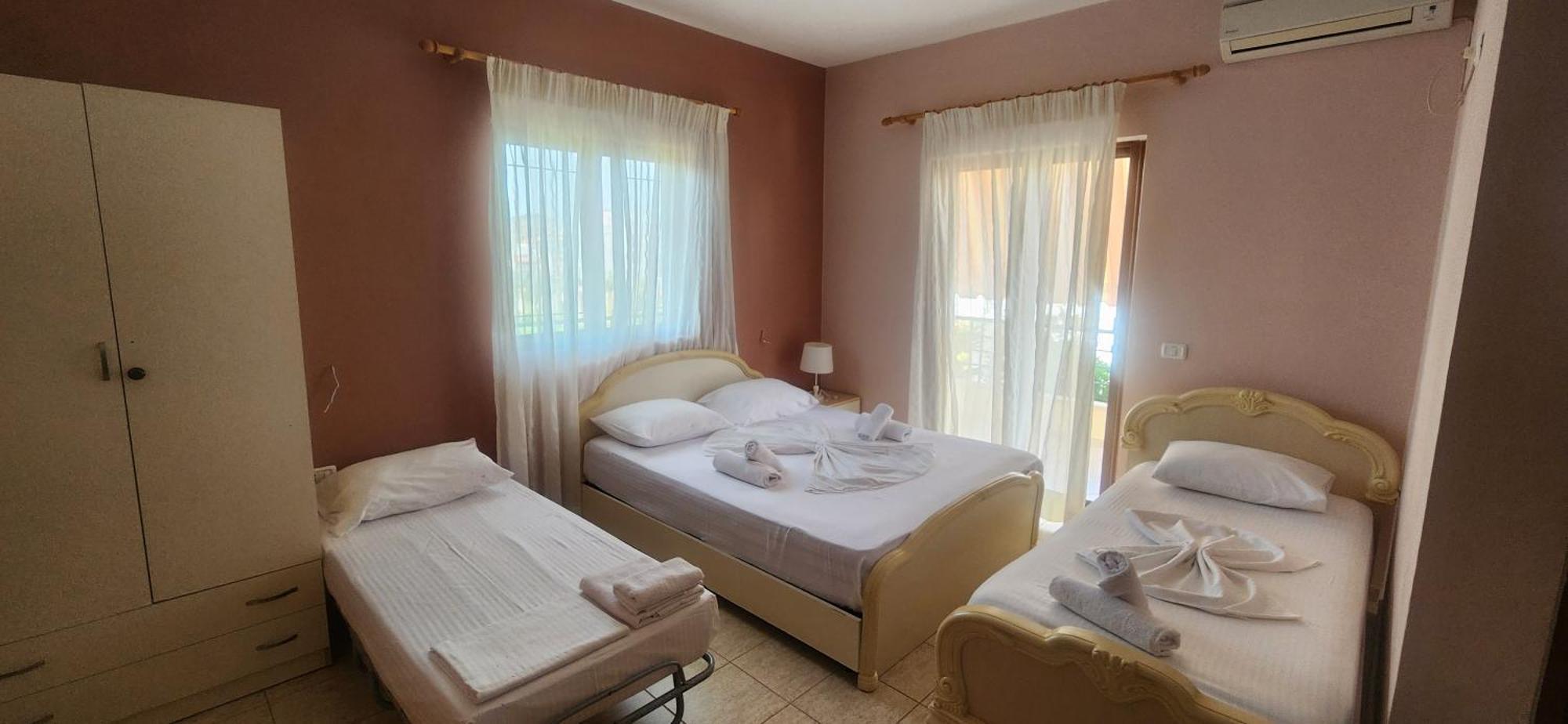 Hotel Vila Danedi Ксамил Экстерьер фото